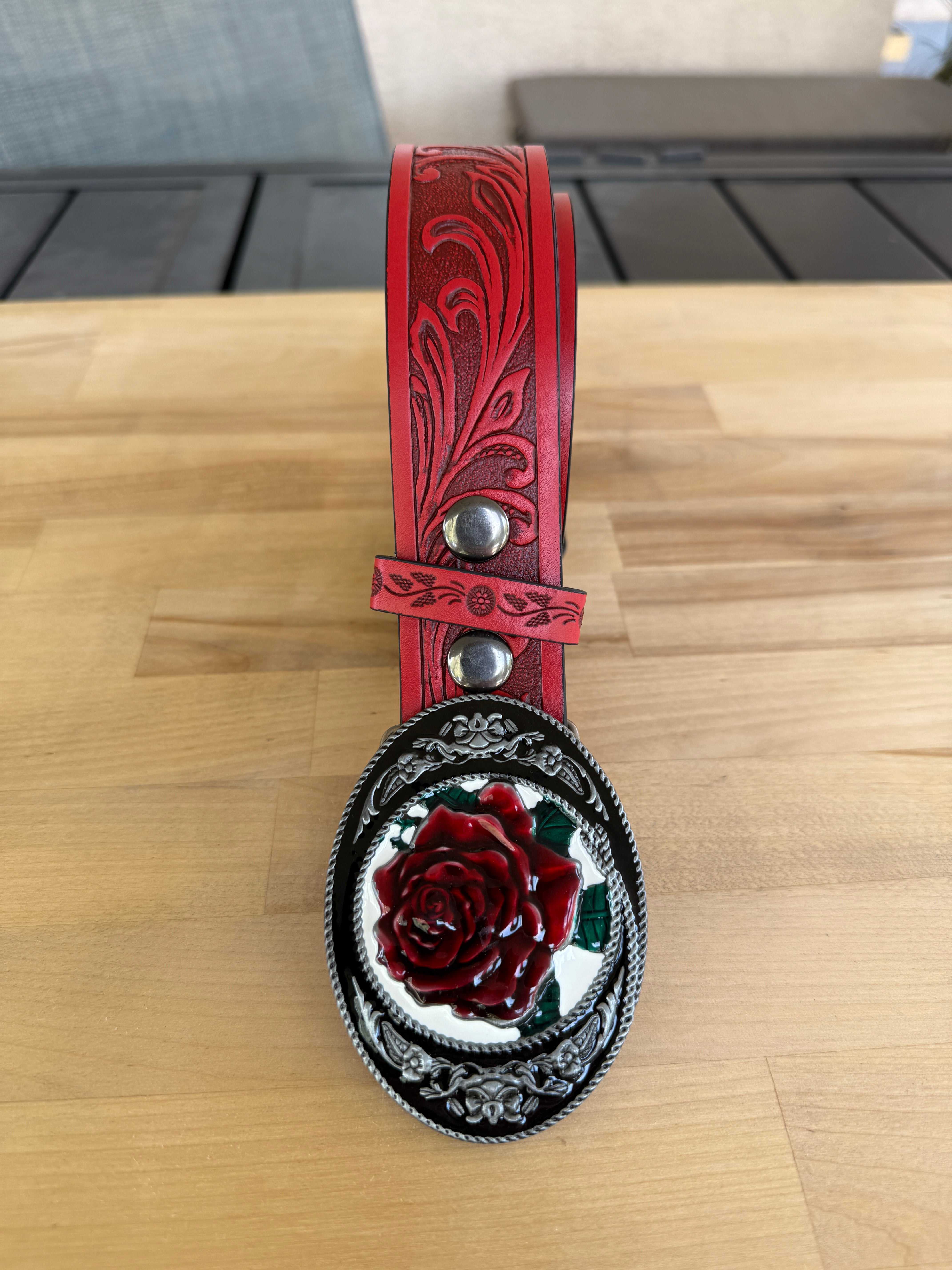 Red rose flower belt with decorative buckle