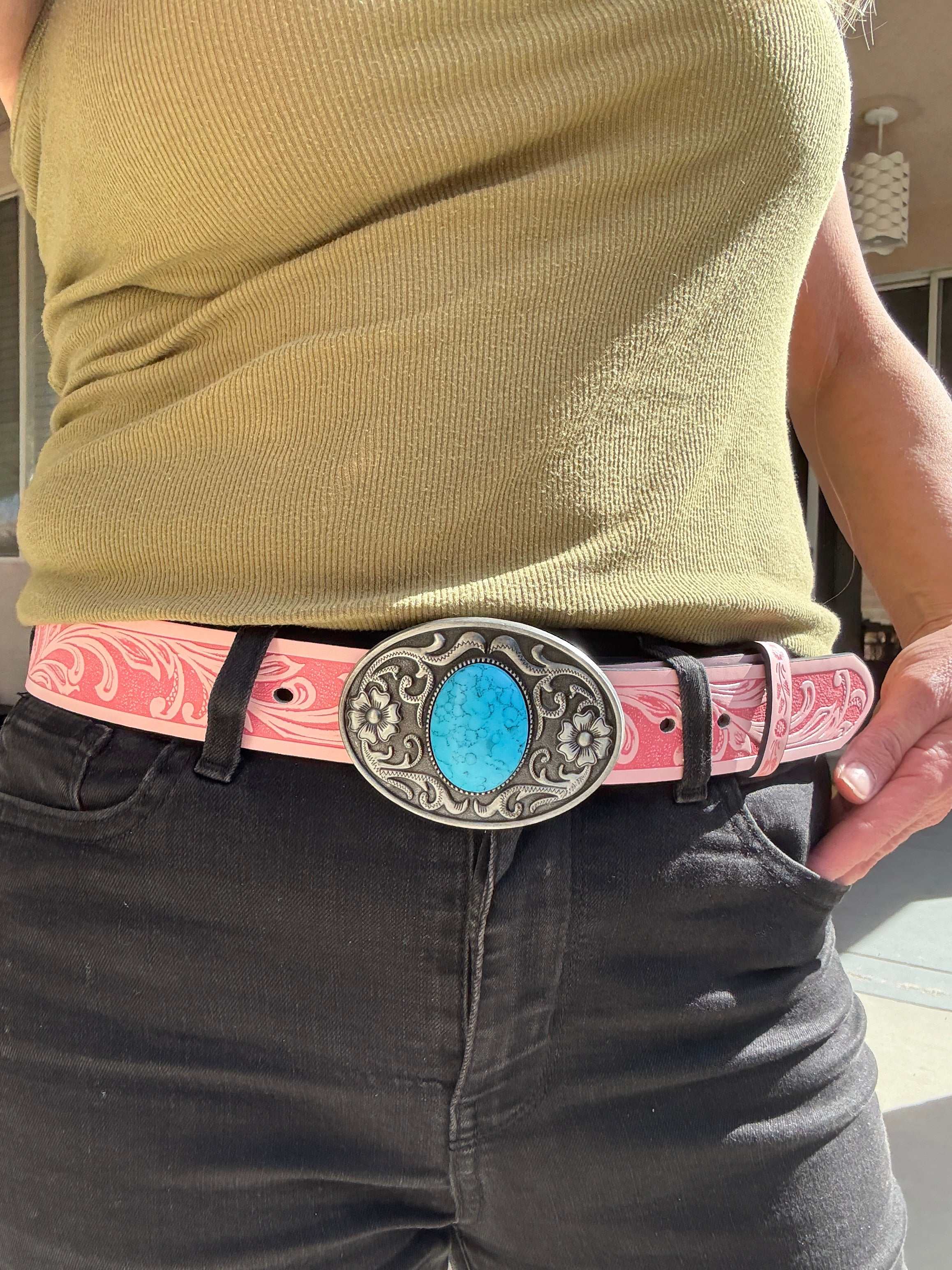 Elegant rose flower belt with detailed floral design
