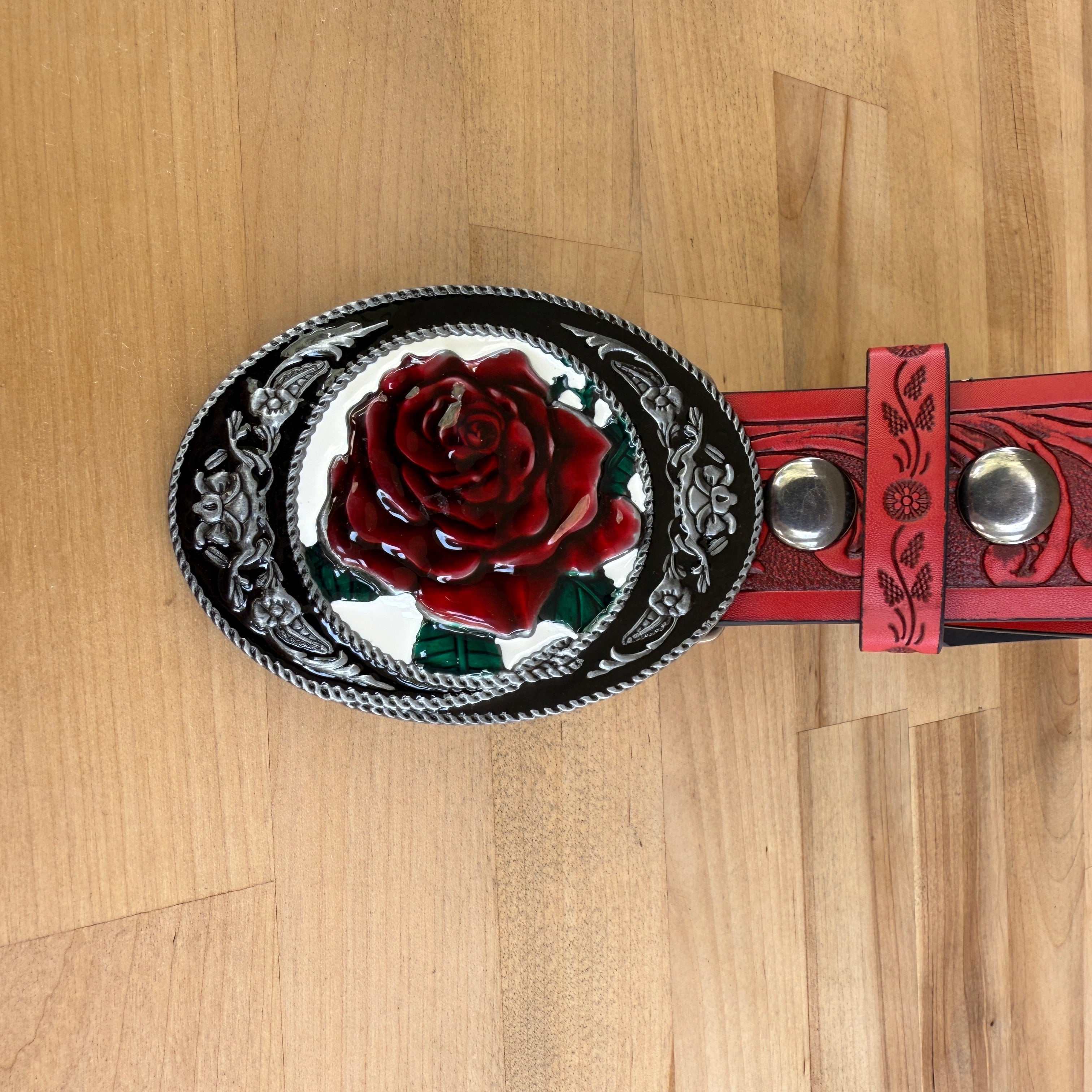 Red rose flower belt with decorative buckle